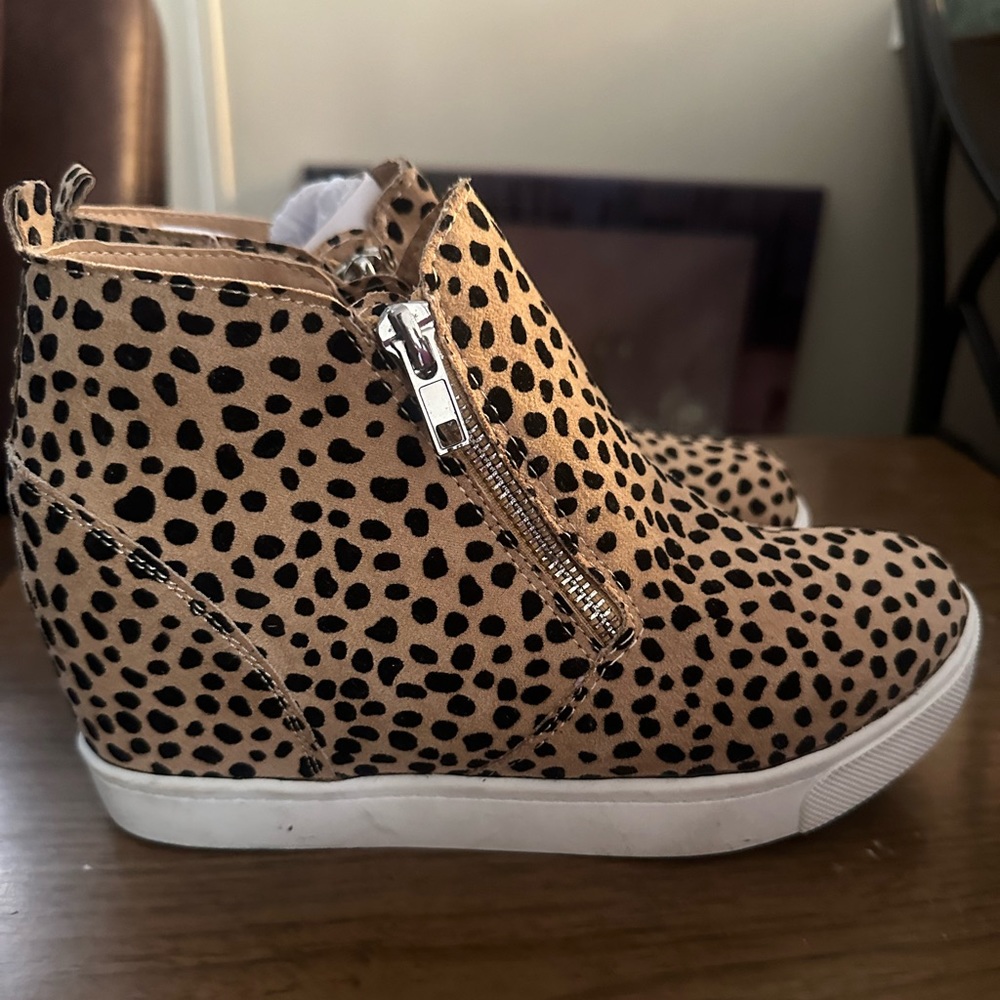 I am selling my mom Cheetah print wedges. Never been worn!